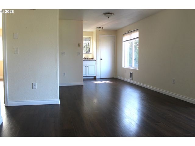 1403 N 4TH Ave, Kelso, WA 98626