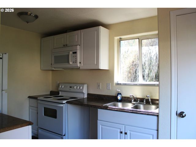 1403 N 4TH Ave, Kelso, WA 98626