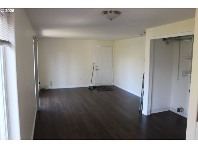 1403 N 4TH Ave, Kelso, WA 98626