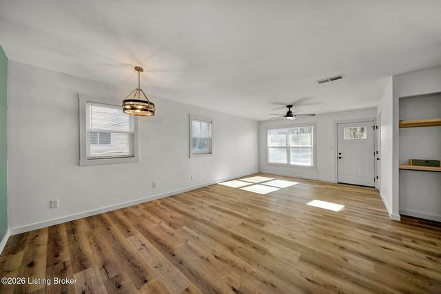 8611 Bluebell Dr, Louisville, KY 40219