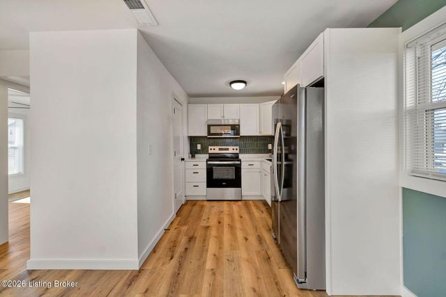 8611 Bluebell Dr, Louisville, KY 40219