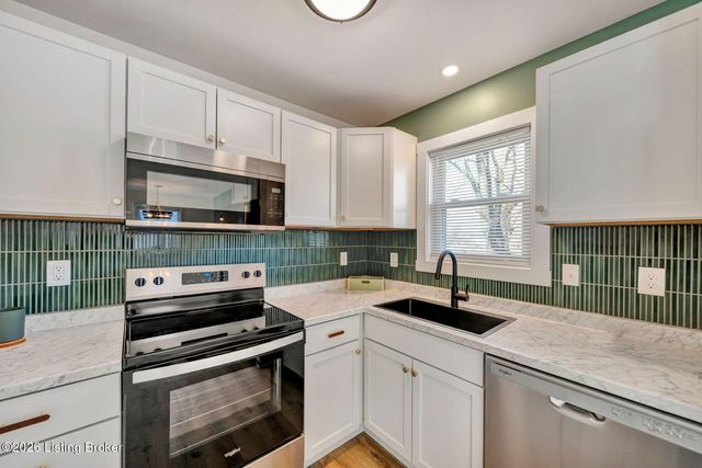 8611 Bluebell Dr, Louisville, KY 40219