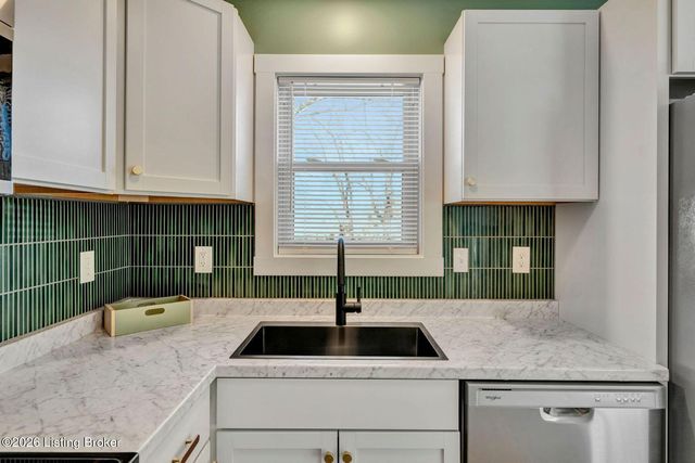 8611 Bluebell Dr, Louisville, KY 40219