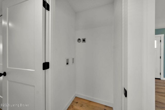 8611 Bluebell Dr, Louisville, KY 40219