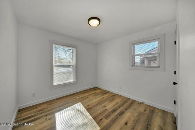 8611 Bluebell Dr, Louisville, KY 40219