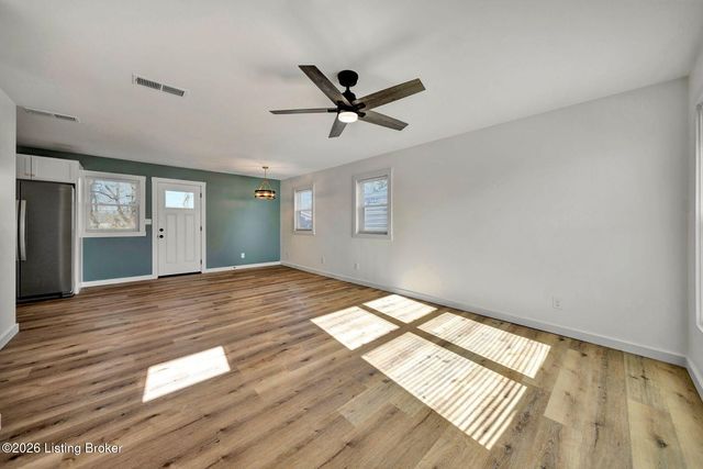 8611 Bluebell Dr, Louisville, KY 40219