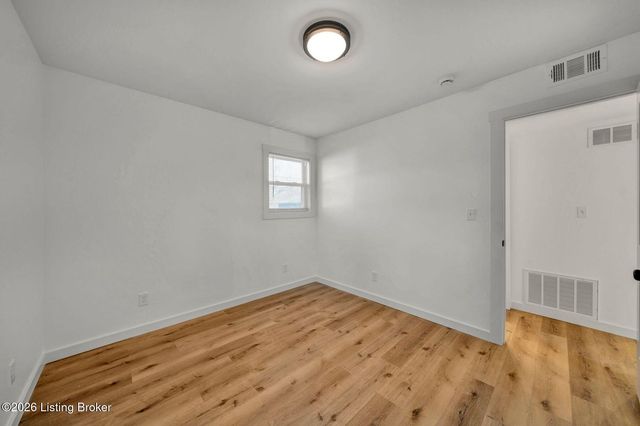 8611 Bluebell Dr, Louisville, KY 40219