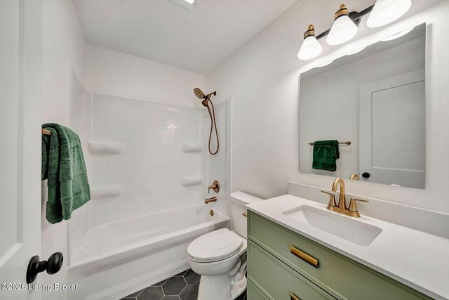 8611 Bluebell Dr, Louisville, KY 40219