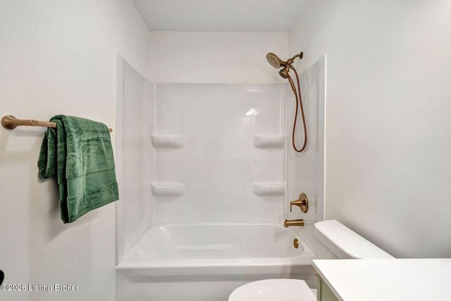 8611 Bluebell Dr, Louisville, KY 40219