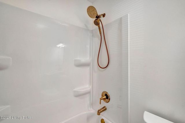 8611 Bluebell Dr, Louisville, KY 40219