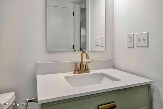 8611 Bluebell Dr, Louisville, KY 40219