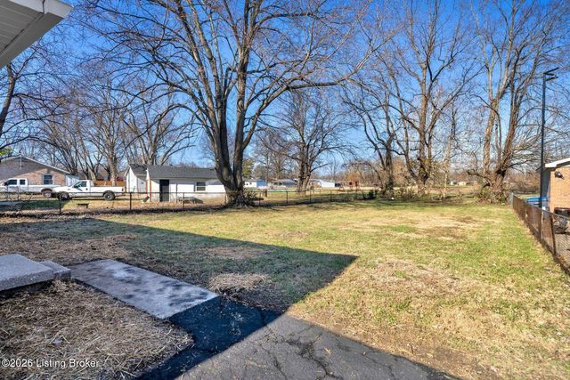 8611 Bluebell Dr, Louisville, KY 40219