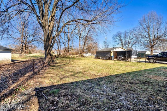 8611 Bluebell Dr, Louisville, KY 40219