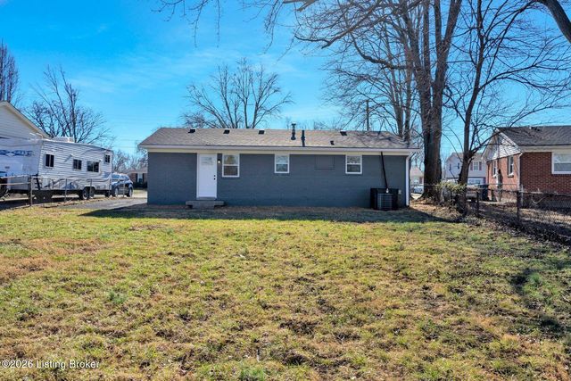 8611 Bluebell Dr, Louisville, KY 40219