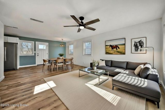 8611 Bluebell Dr, Louisville, KY 40219