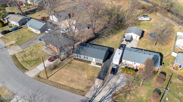 8611 Bluebell Dr, Louisville, KY 40219