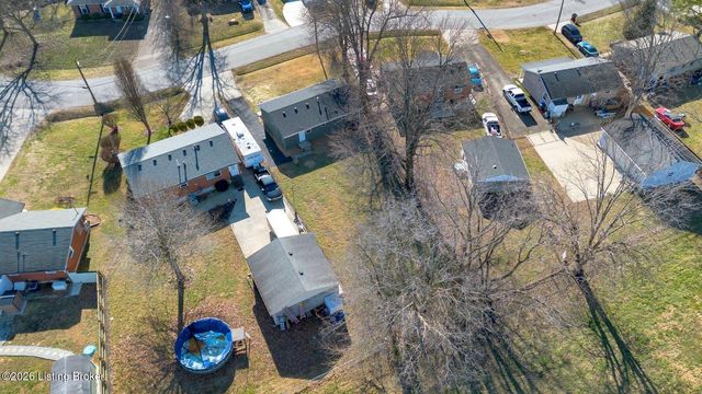 8611 Bluebell Dr, Louisville, KY 40219