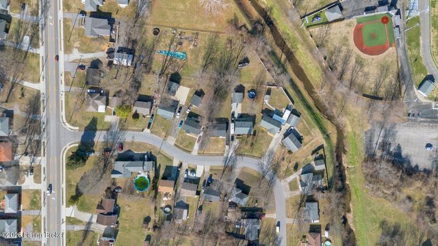 8611 Bluebell Dr, Louisville, KY 40219