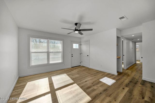 8611 Bluebell Dr, Louisville, KY 40219