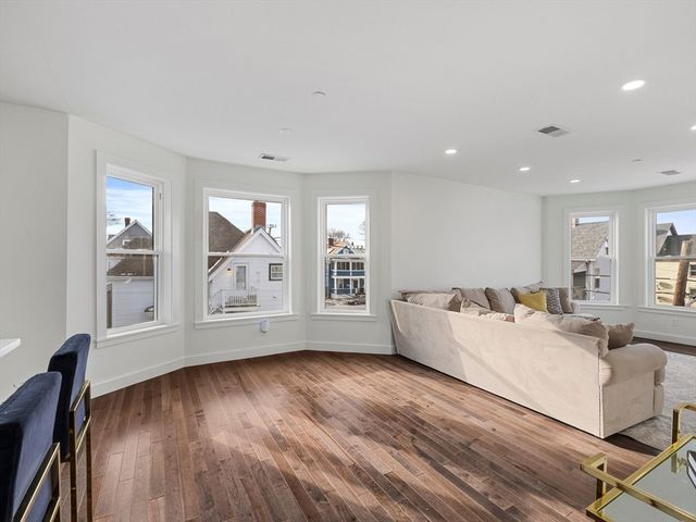 11 Seymour Ave 3, Lynn, MA 01902