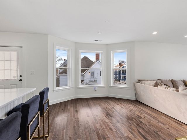 11 Seymour Ave 3, Lynn, MA 01902