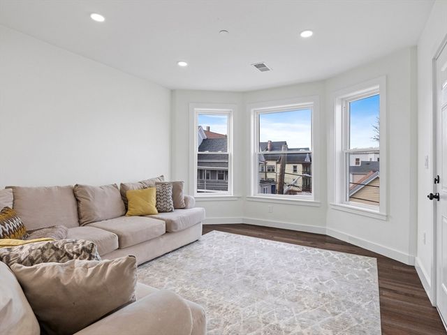 11 Seymour Ave 3, Lynn, MA 01902