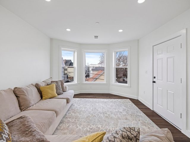 11 Seymour Ave 3, Lynn, MA 01902