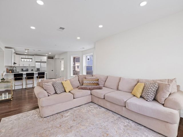 11 Seymour Ave 3, Lynn, MA 01902