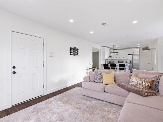 11 Seymour Ave 3, Lynn, MA 01902