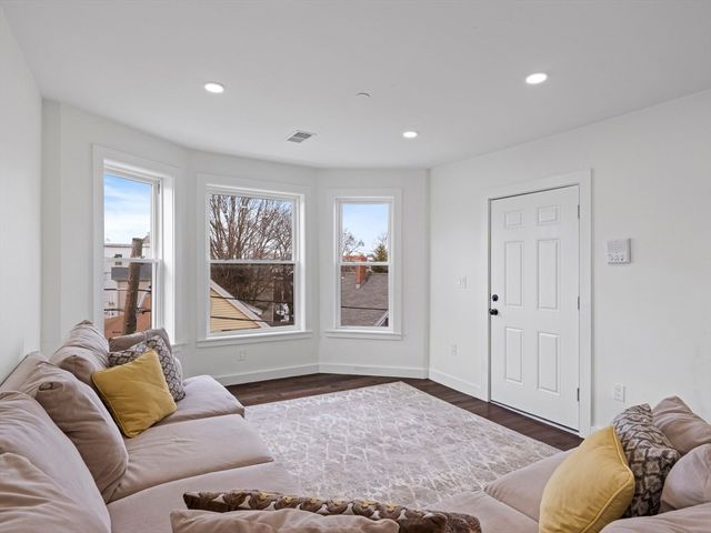 11 Seymour Ave 3, Lynn, MA 01902