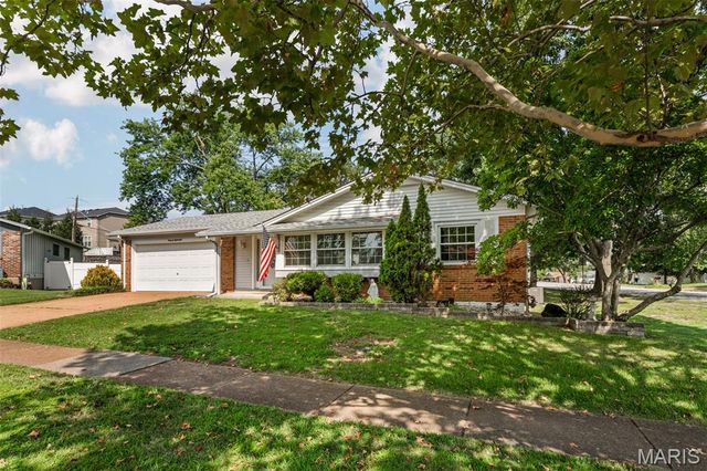 4688 Towne Centre Drive, Mehlville, MO 63128