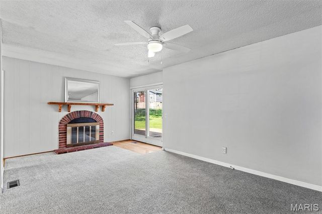 4688 Towne Centre Drive, Mehlville, MO 63128