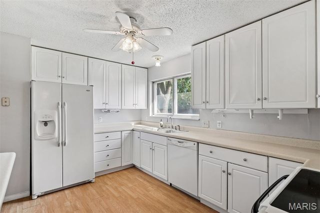 4688 Towne Centre Drive, Mehlville, MO 63128