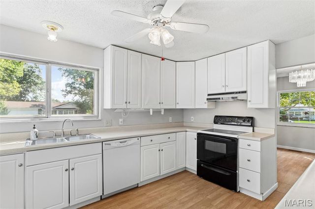 4688 Towne Centre Drive, Mehlville, MO 63128