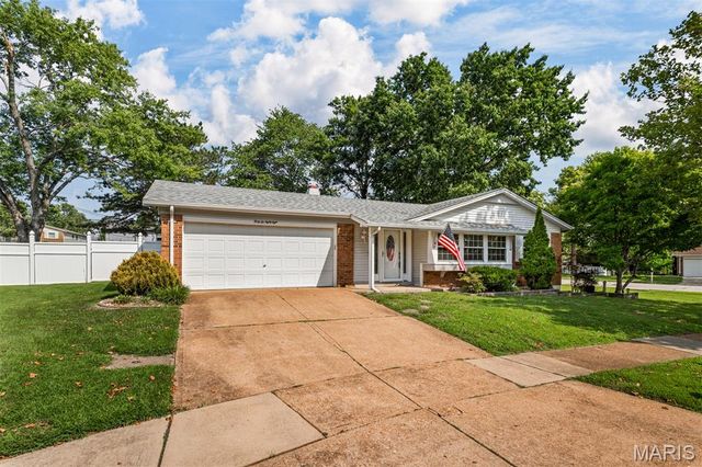 4688 Towne Centre Drive, Mehlville, MO 63128