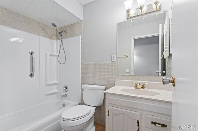 4688 Towne Centre Drive, Mehlville, MO 63128