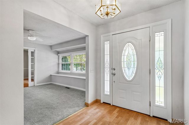 4688 Towne Centre Drive, Mehlville, MO 63128