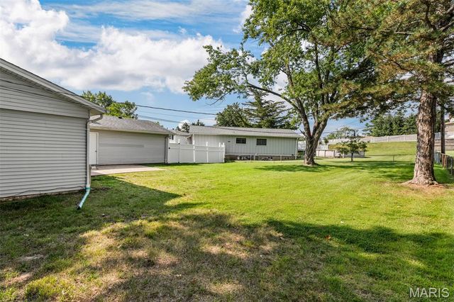 4688 Towne Centre Drive, Mehlville, MO 63128