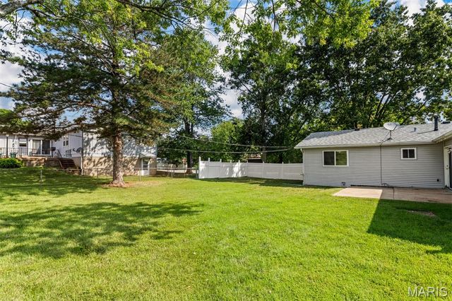 4688 Towne Centre Drive, Mehlville, MO 63128