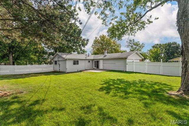 4688 Towne Centre Drive, Mehlville, MO 63128