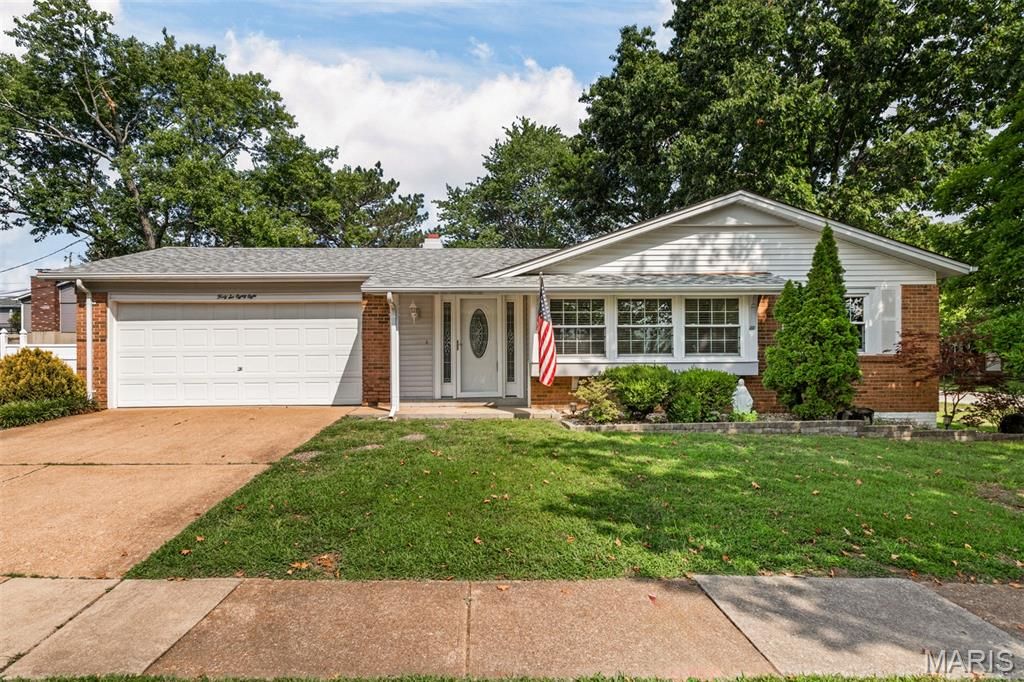 4688 Towne Centre Drive, Mehlville, MO 63128