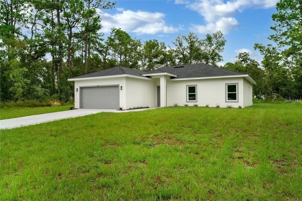 Image 3 of property listing at 556 MARION OAKS PASS, Ocala, FL 34473