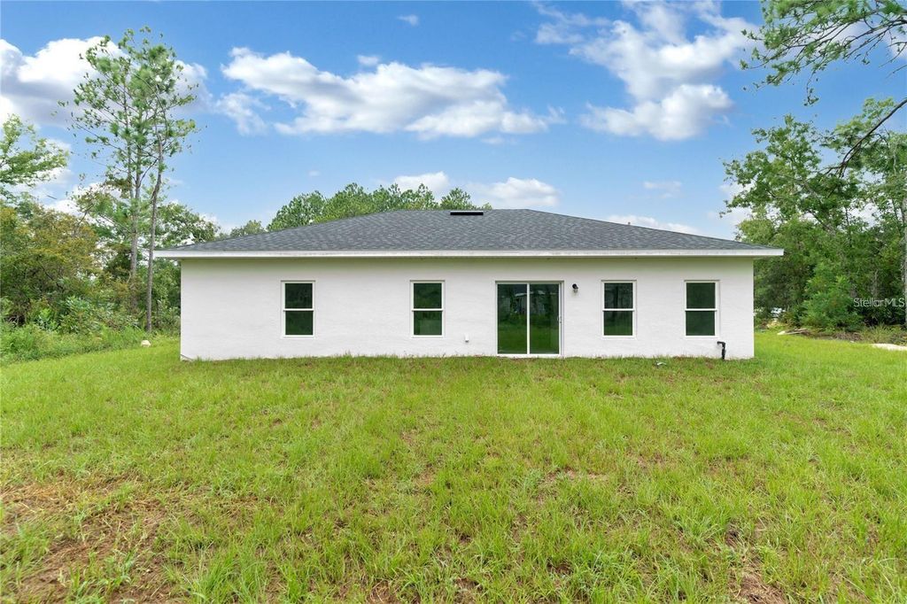 Image 21 of property listing at 556 MARION OAKS PASS, Ocala, FL 34473