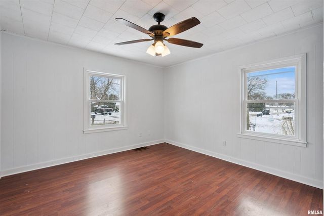 940 30TH Street, Bettendorf, IA 52722