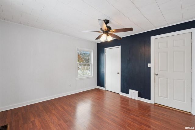 940 30TH Street, Bettendorf, IA 52722