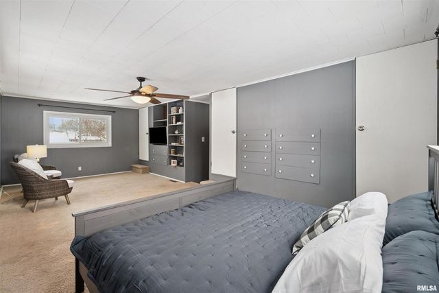 940 30TH Street, Bettendorf, IA 52722