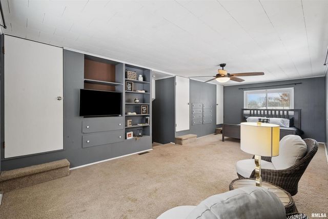 940 30TH Street, Bettendorf, IA 52722