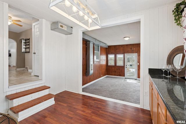 940 30TH Street, Bettendorf, IA 52722