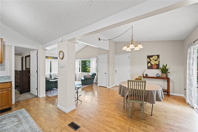 11 Seacliffe Road, Irondequoit, NY 14622