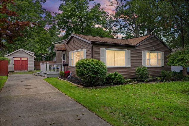 11 Seacliffe Road, Irondequoit, NY 14622
